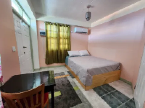 C & M Suites – Your Haven in the City. 羅索酒店