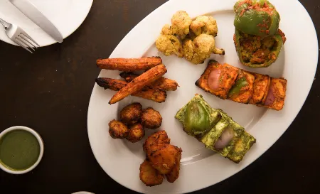 White Lotus Hotel Отели рядом с достопримечательностью «Botany Garden (Botanica)»