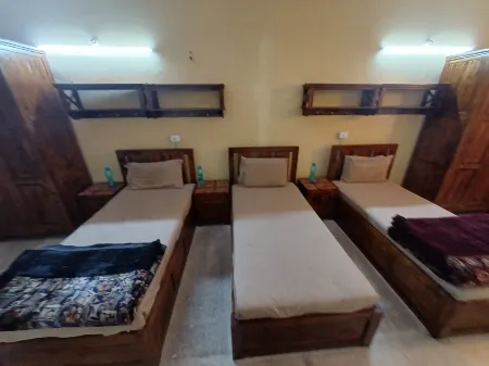 Beena Homestay Отели рядом с достопримечательностью «Бапу Базар»