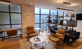 Lovely, Entire 2 Bedroom New Apartmnt in London