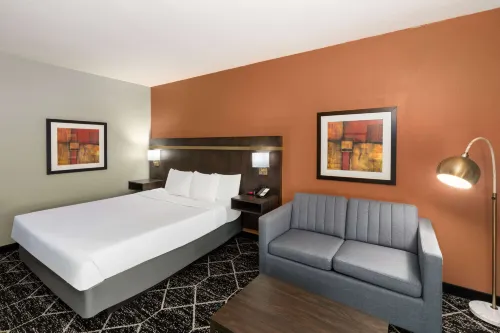 La Quinta Inn & Suites by Wyndham Olathe Hotels in Olathe