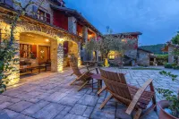 TouristFarm - Apartments "RED FAIRYTALE" Hotel di Spodnje Skofije