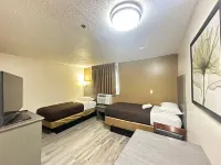 Suburban Studios Abercorn Hotels in Savannah