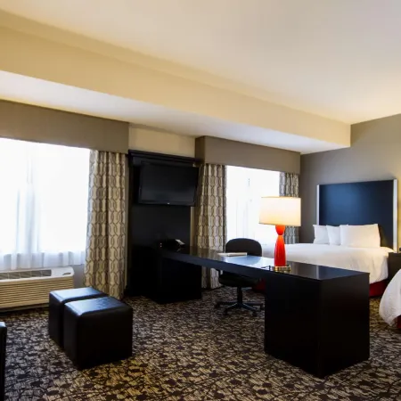 Hampton Inn & Suites Roanoke Airport
