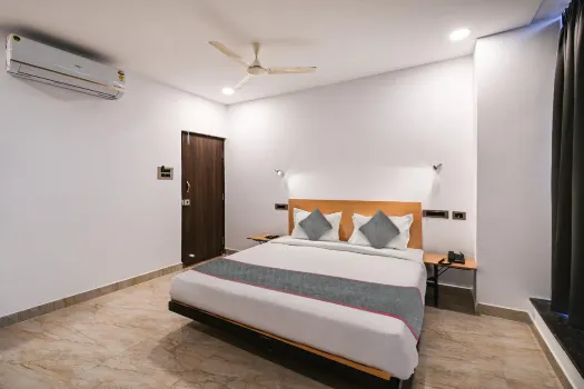 Super Townhouse de Alphabet Karmanghat Hotels near Defence Research Development Laboratory