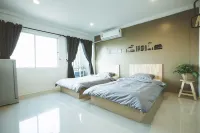 Posh 39 Hotels in Самфран