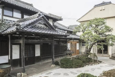 닛포니아 이즈모타이샤 몬젠마치