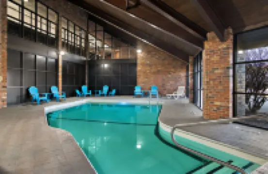 Clarion Pointe Bloomington-Normal Near I-55 and University