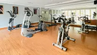 Superior Room at Galeri Ciumbuleuit 1st Tower with Best View - Gym
