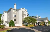 Hampton Inn & Suites Newport News-Airport (Oyster Point Area) Hotels near Sunglass Hut