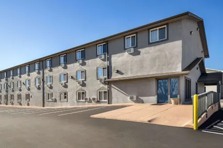 Super 8 by Wyndham Columbus/Edinburgh Отели в г. Колумбус