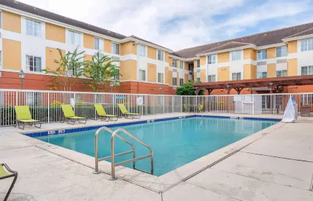 Extended Stay America Suites - Orlando - Lake Buena Vista Отели рядом с достопримечательностью «Бейзилика оф Нешнел Шрайн оф Мэри, Квин оф Юниверс»