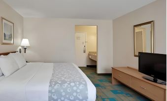 La Quinta Inn & Suites by Wyndham Tampa Fairgrounds - Casino