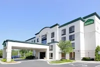 La Quinta Inn & Suites by Wyndham Raleigh Downtown North