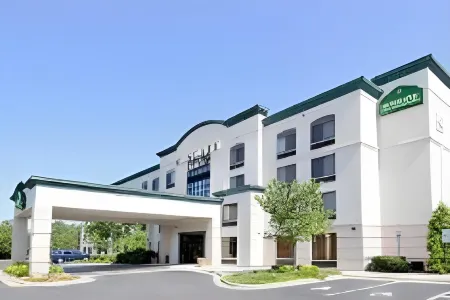 La Quinta Inn & Suites by Wyndham Raleigh Downtown North