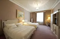 Alameda Grand Hotels near Antigua Estación del Ferrocarril
