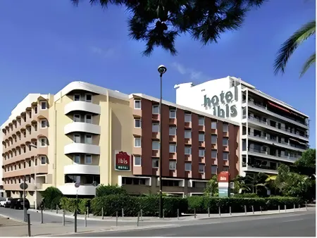 Ibis Nice Aéroport Promenade des Anglais Отели рядом с достопримечательностью «Musée des Arts Asiatiques»