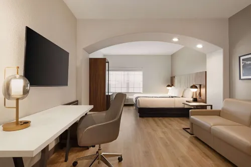 La Quinta Inn & Suites by Wyndham Port Arthur