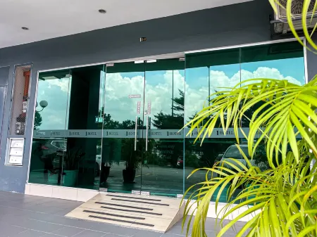 1 Hotel Mahkota Cheras