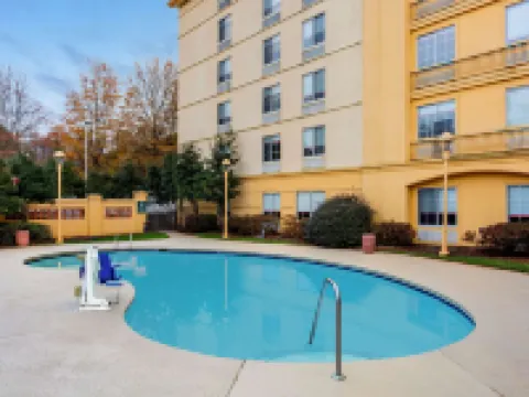 La Quinta Inn & Suites by Wyndham Raleigh/Durham Southpoint Hotels in Triangle