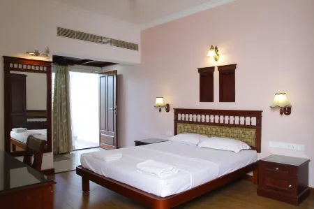 Fortbeach Service Apartments Отели рядом со станцией Metro  Aluva Railway Station