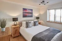 Host & Stay - Amber Shores
