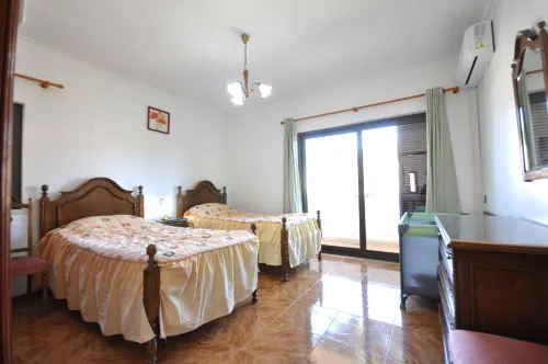 Residential Cul-De-Sac Walking Distance to Centre, Private Pool, Free AC & Wifi