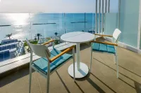 Radisson Beach Resort Larnaca - Pemandangan Pantai