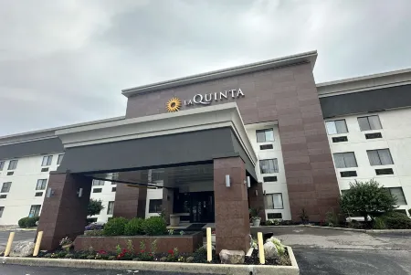 La Quinta Inn by Wyndham Cincinnati North Отели в г. Спрингдейл