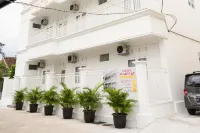 RedDoorz at Griya Martha Sumber Solo Hotel di Kecamatan Banjarsari