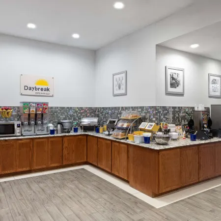 Days Inn & Suites by Wyndham Lubbock Medical Center