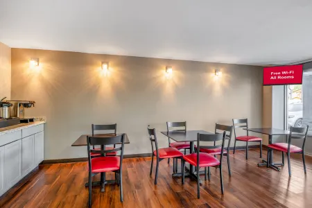 HomeTowne Studios Richmond - Airport/ Sandston Отели в г. Сандстон