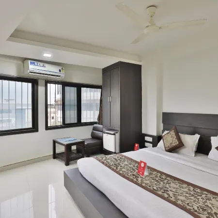 Hotel Nova Cross Road