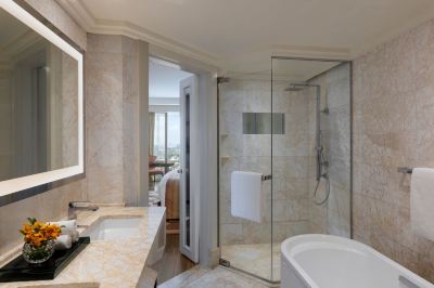 デラックス キングルーム ザ・リッツ・カールトン バンガロールの写真