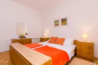 Rooms Batina Hotels in Rozat
