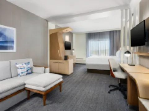 コートヤード バイ マリオットオーバーン リーのホテル