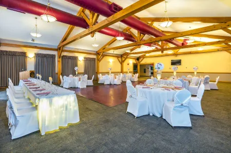 Cedar Meadows Resort & Spa, Ascend Hotel Collection Отели в г. Тимминс