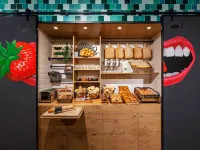 Moxy Duesseldorf South Отели рядом с достопримечательностью «Хольтхаузен»