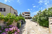 Apartment 1787 Hotels in 