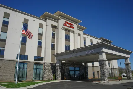 Hampton Inn & Suites Forest City Отели в г. Логан Стор
