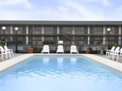 Super 8 by Wyndham Giddings Hotels in Giddings