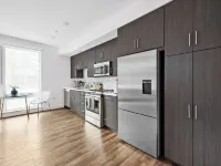 Beautiful 1-bedroom apartment in charming MdR with pool and free parking Hotels in Marina del Rey