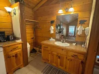 5 Elk Lodge ROMANTIC Log Cabin in the woods. Hot Tub & Wood Burning Fire Place.