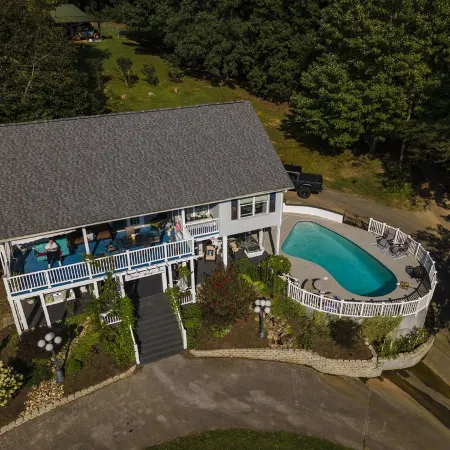 "  in Ground  Salt Water Pool    3 Bedrooms 2Baths "Sleeps 8   1st  Level.
