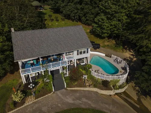 "  in Ground  Salt Water Pool    3 Bedrooms 2Baths "Sleeps 8   1st  Level. - Private Pool