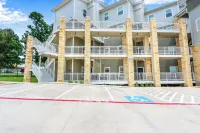 Welcome to “Gruene Lily Pad” a new river front condo steps away from Gruene! Hotels near Red Rooster Antique and Design Center