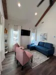 New Luxury 1BR Cottage in Downtown Auburn!