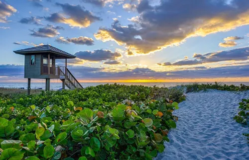 POSHPADZ Villa Hermosa, Sleeps 6, Water View, Walk to Jupiter Beach, Pool,Tennis
