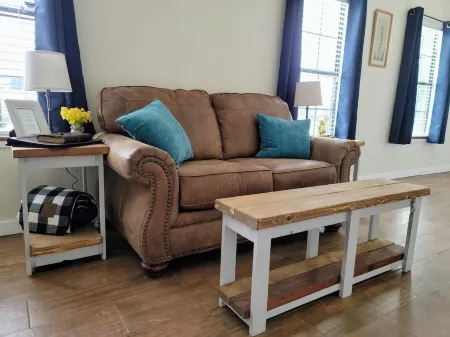 Beautiful Modern Farmhouse Studio Cottage!