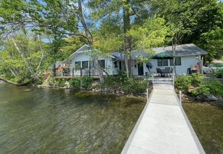 Cottage on Lake Saint Catherine